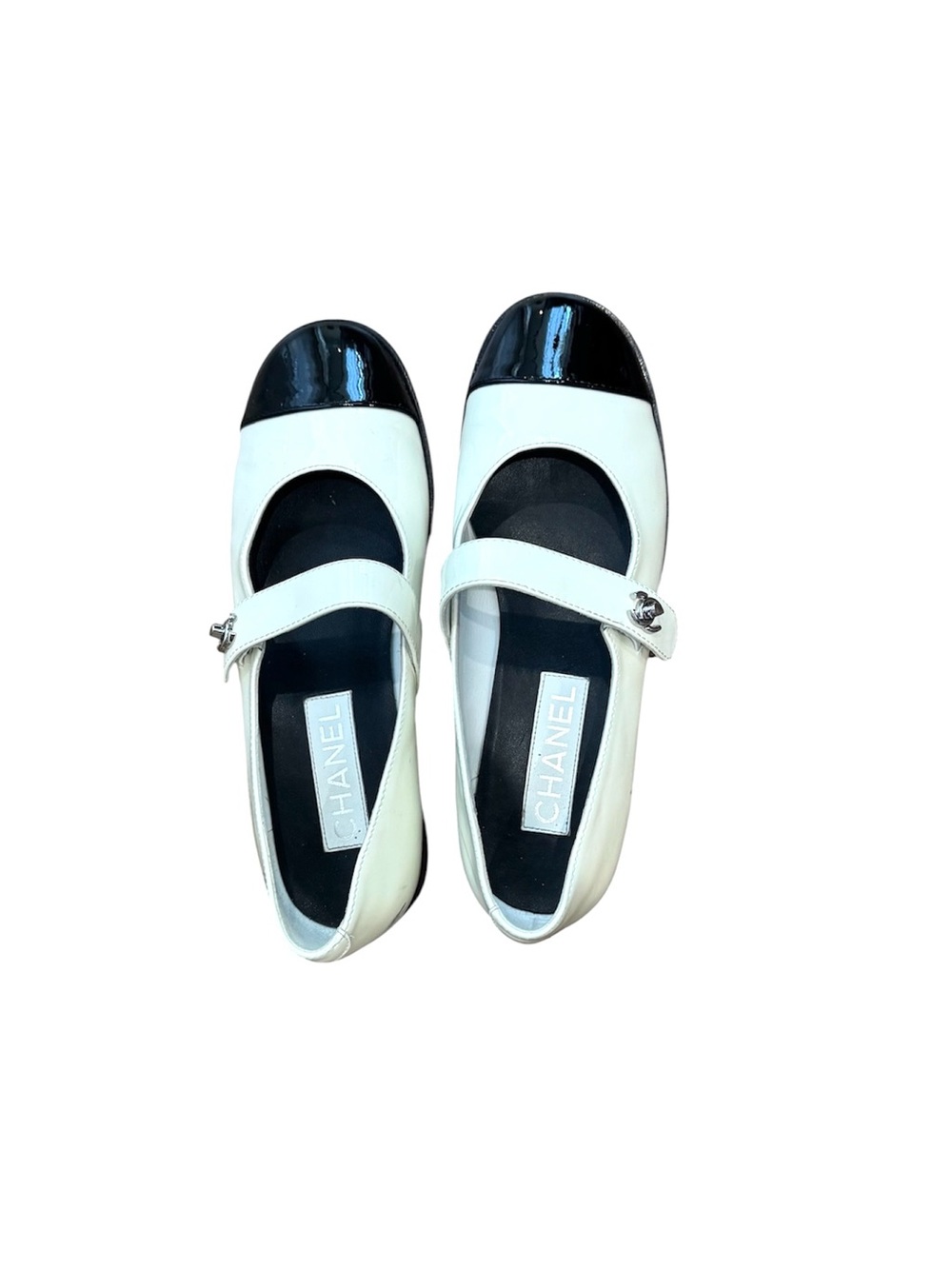 Chanel CC Mary Jane Ballet Flats in White Patent Leather - Picture 4 of 14